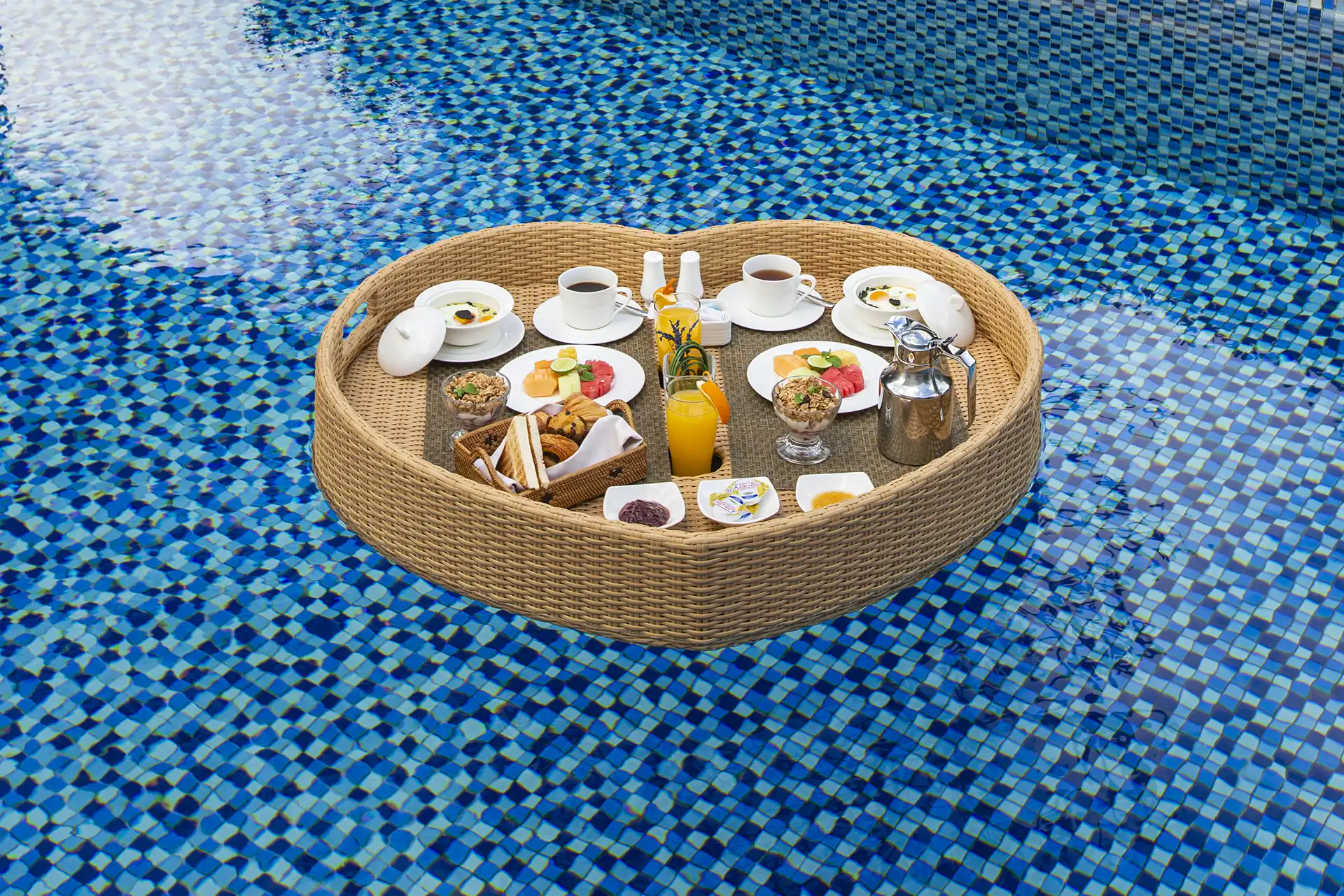 【浮かべるバスケット】バリ島 カゴ バスケット フローティングブレックファースト Floating Breakfast at Mulia Villas Bali